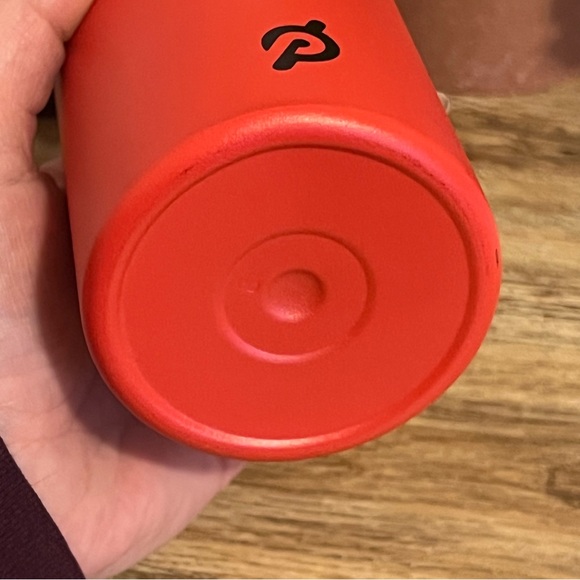 PELOTON VIBRANT RED INSULATED WATER BOTTLE 18 OZ - Picture 2 of 5